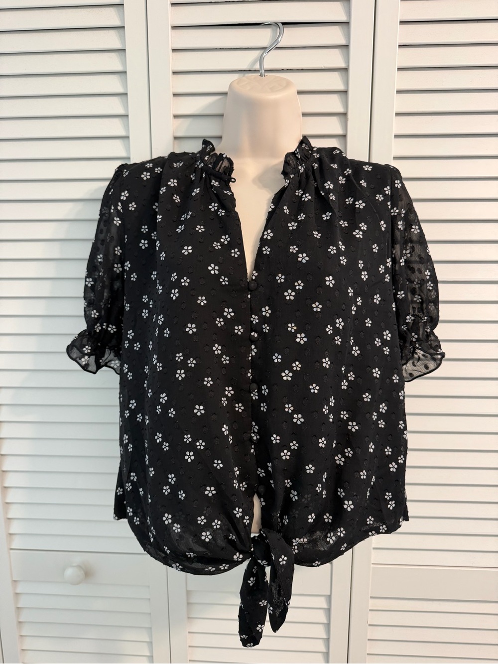 TAMARA H BLACK FLORAL BLOUSE TIE WAIST NWT SIZE MEDIUM - Picture 2 of 4